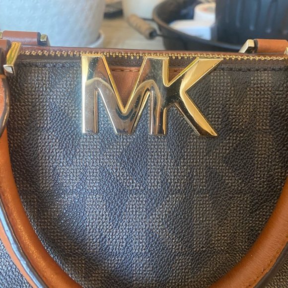 Michael Kors Signature Medium Tote - Picture 11 of 12